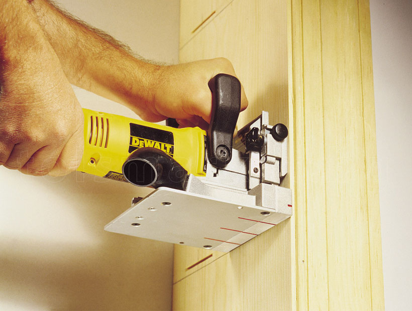 Фреза за нутове DeWalt DW682K, 600W